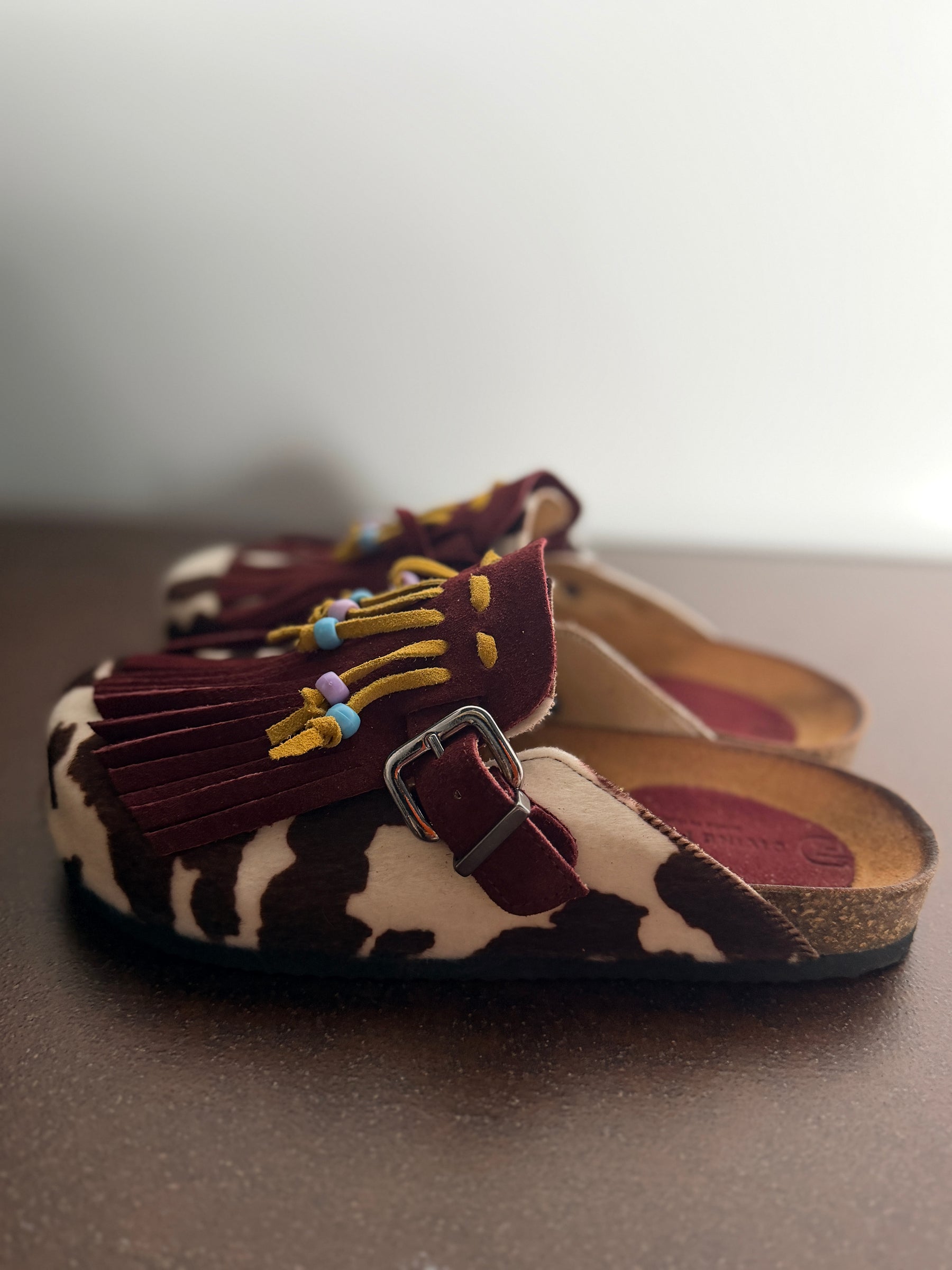 Sabot Cow Print con Frange e Perline