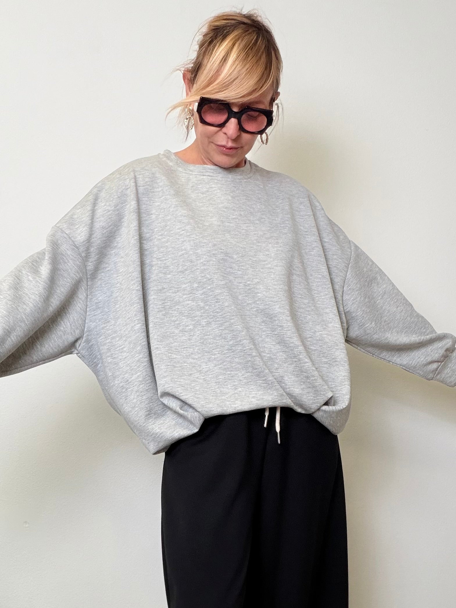 Felpa Over Minimal Chic