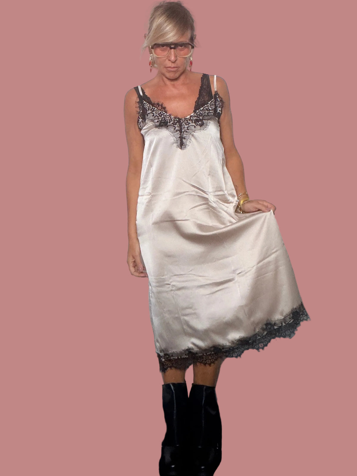 Abito sottoveste in raso con pizzo