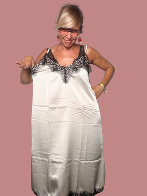 Abito sottoveste in raso con pizzo