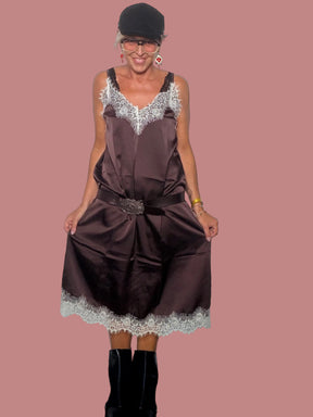 Abito sottoveste in raso con pizzo
