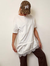 T-Shirt Over con Balza in Raso e Pizzo