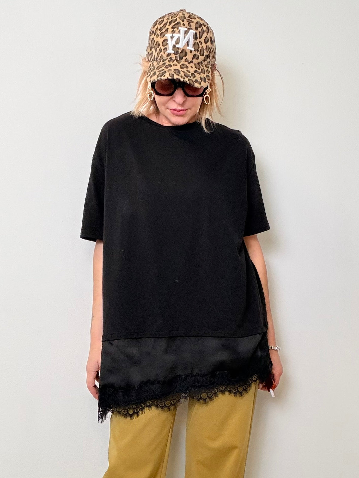 T-Shirt Over con Balza in Raso e Pizzo