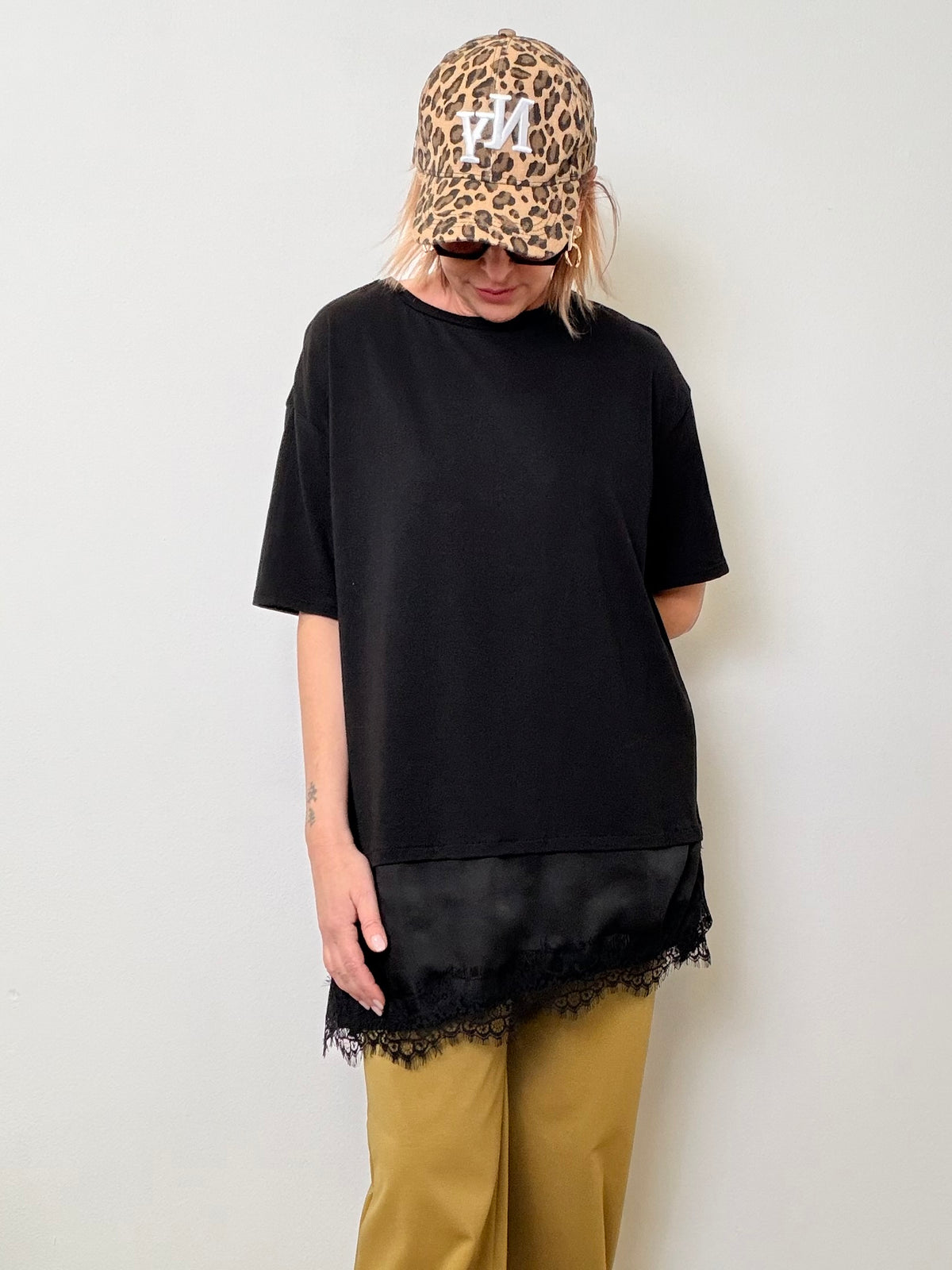 T-Shirt Over con Balza in Raso e Pizzo