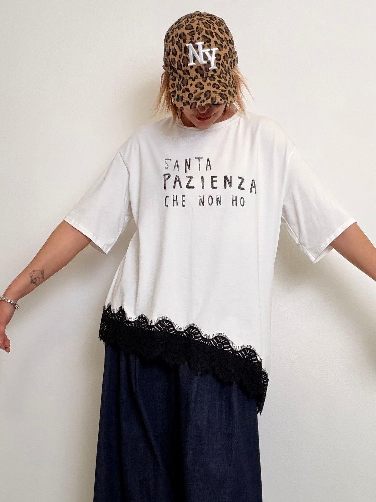 T-Shirt Santa Pazienza con Pizzo