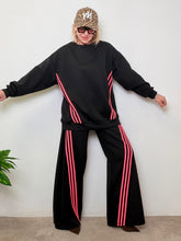 Tuta comfy-chic con bande fluo