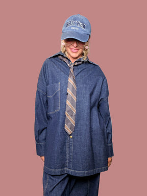 Camicia in denim con cravatta coordinata