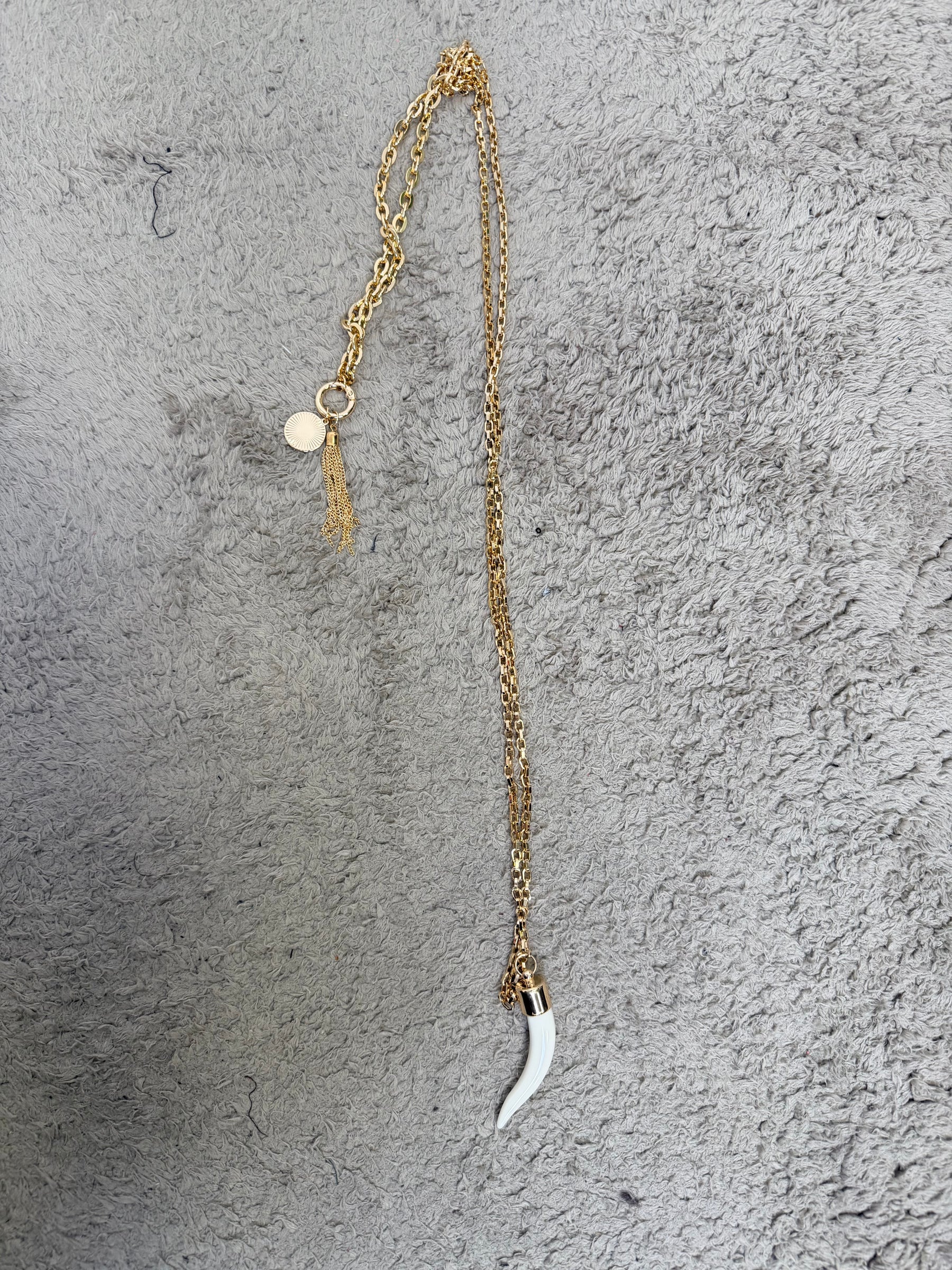 Collana gold con corno portafortuna e nappina