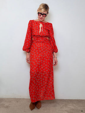 Abito con Scollo Dietro e Fiocco