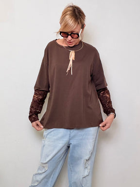 T-shirt Over Lace Mood