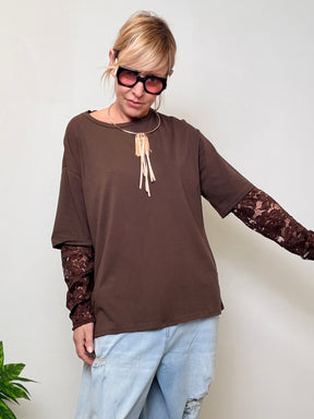 T-shirt Over Lace Mood