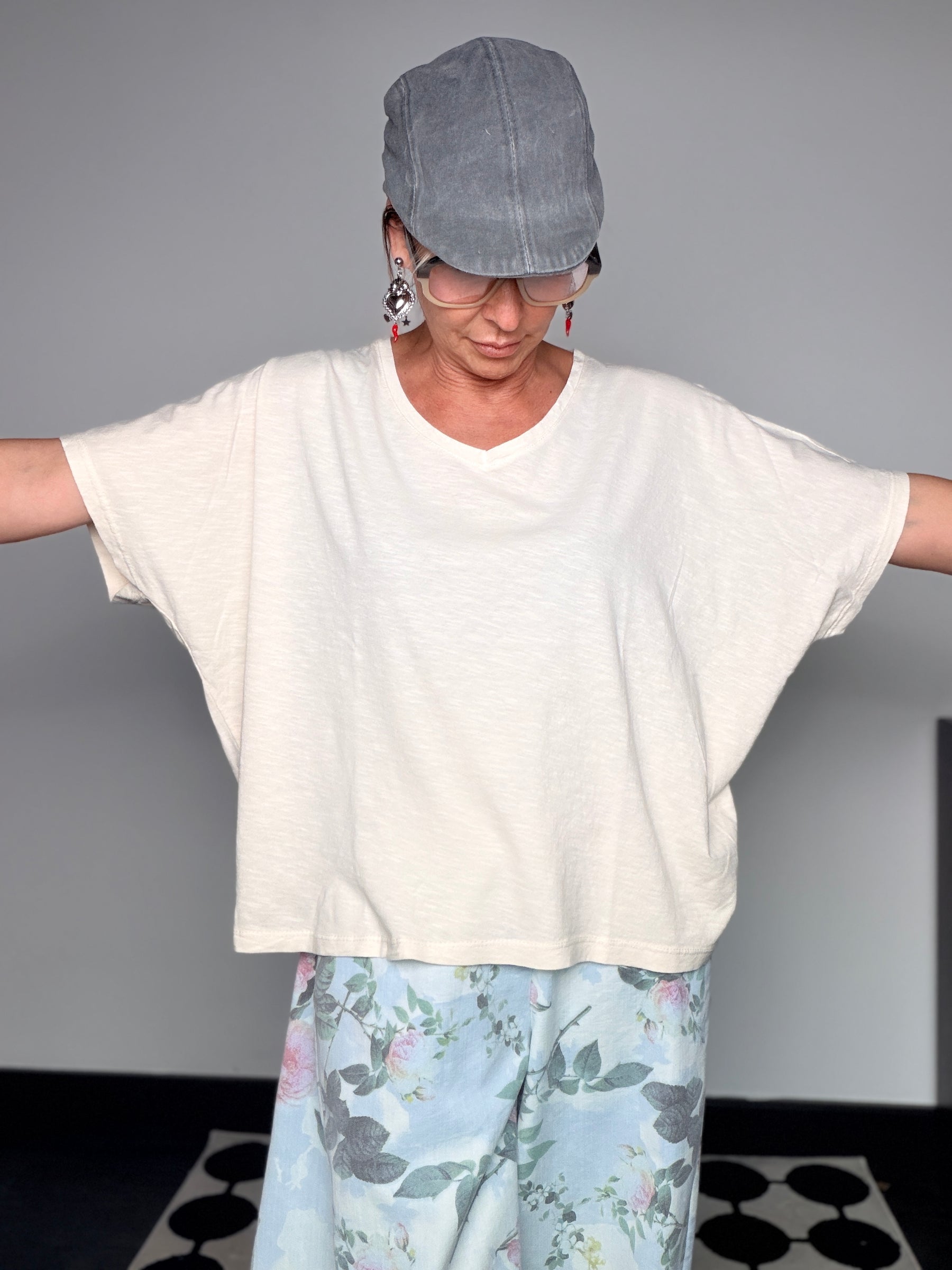 T-Shirt Oversize Scollo V Maniche Pipistrello