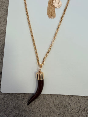 Collana gold con corno portafortuna e nappina