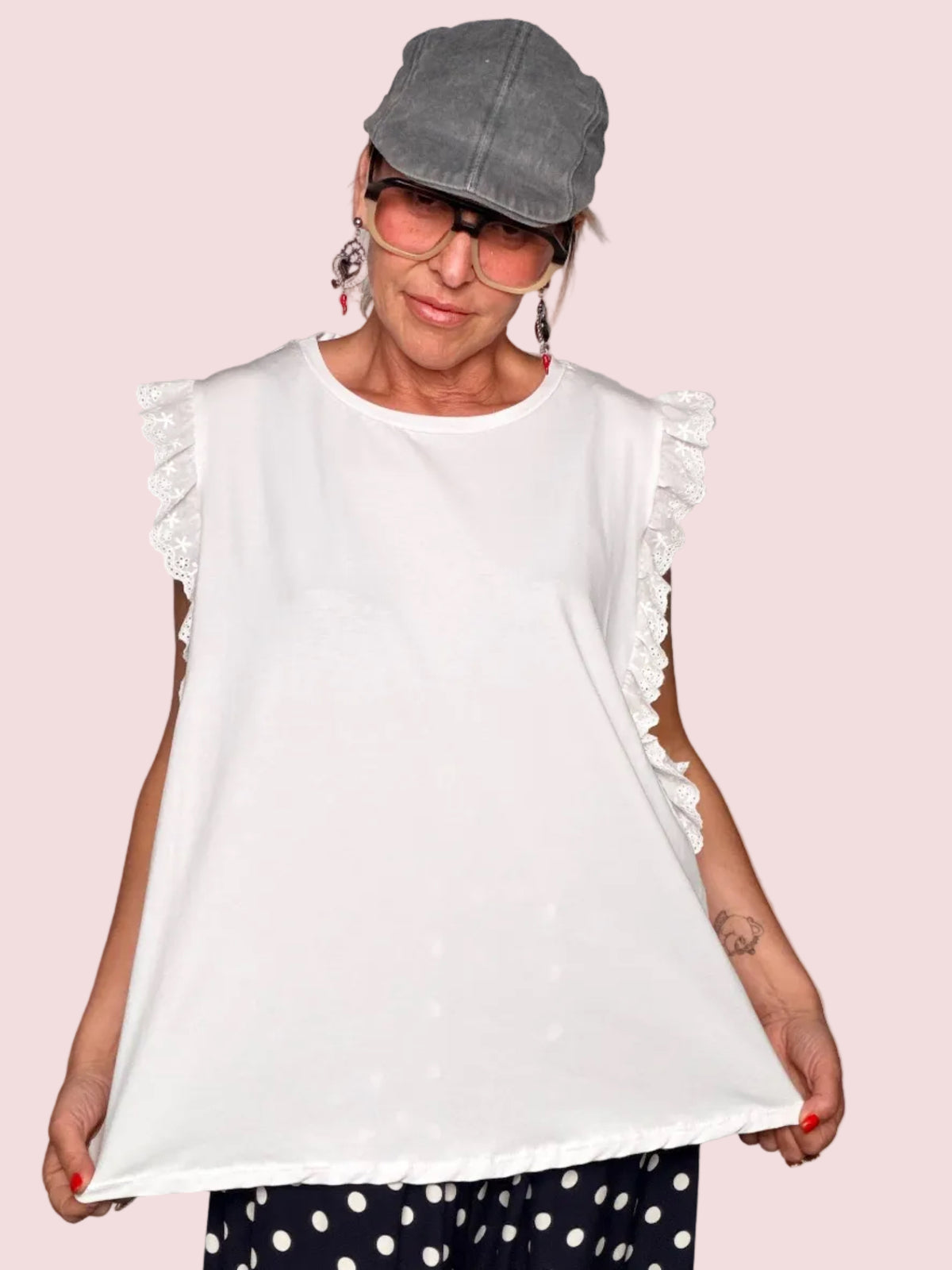 T-Shirt Oversize a Trapezio con Balze in Sangallo