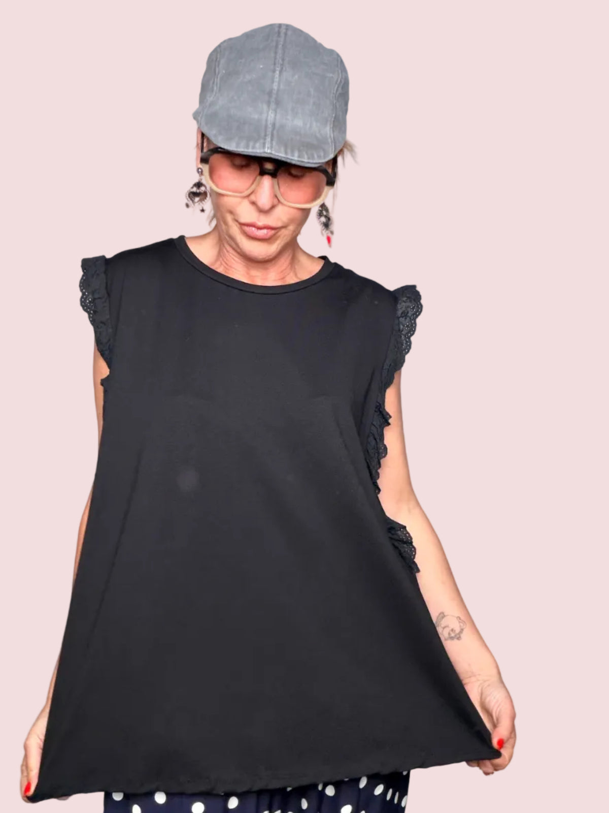 T-Shirt Oversize a Trapezio con Balze in Sangallo
