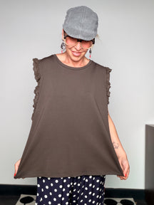 T-Shirt Oversize a Trapezio con Balze in Sangallo