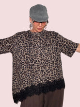 T-Shirt Oversize Stampa con Balza in Pizzo Nero