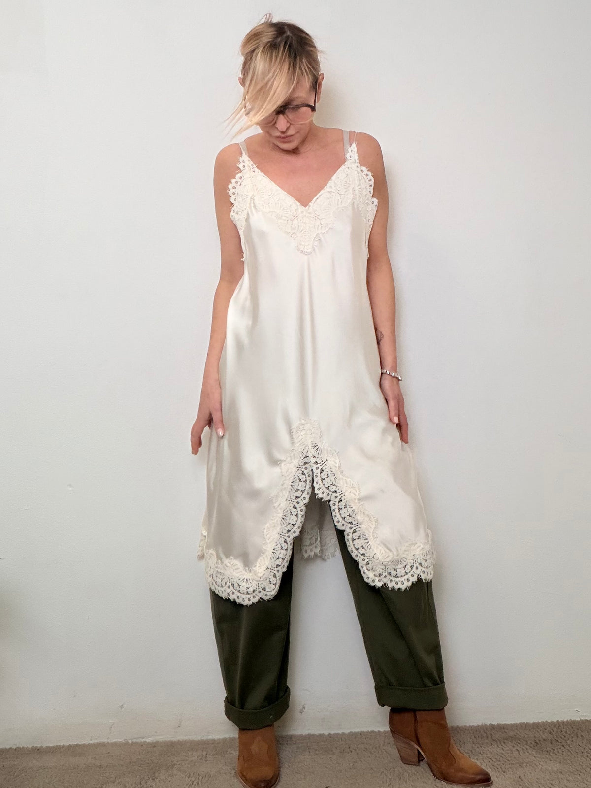 Abito sottoveste con inserti decorativi