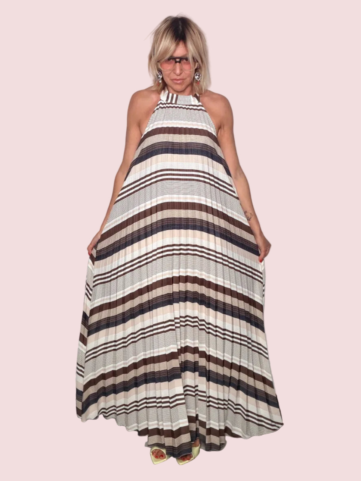Abito Maxi Halter-Neck Plissettato a Righe con Schiena Scoperta