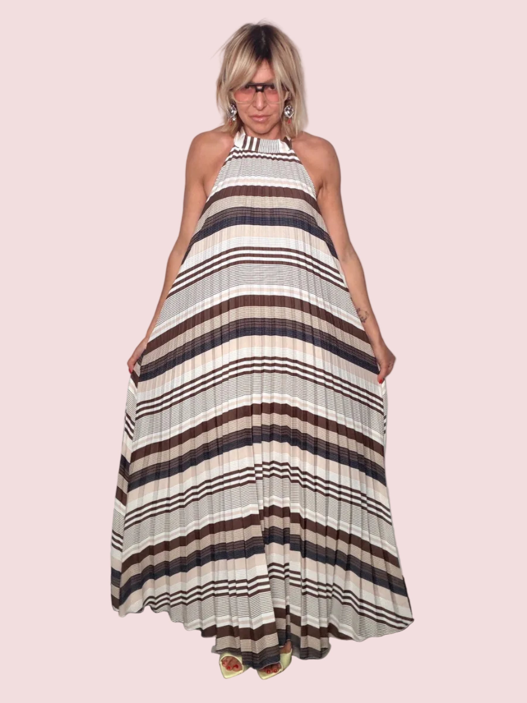 Abito Maxi Halter-Neck Plissettato a Righe con Schiena Scoperta