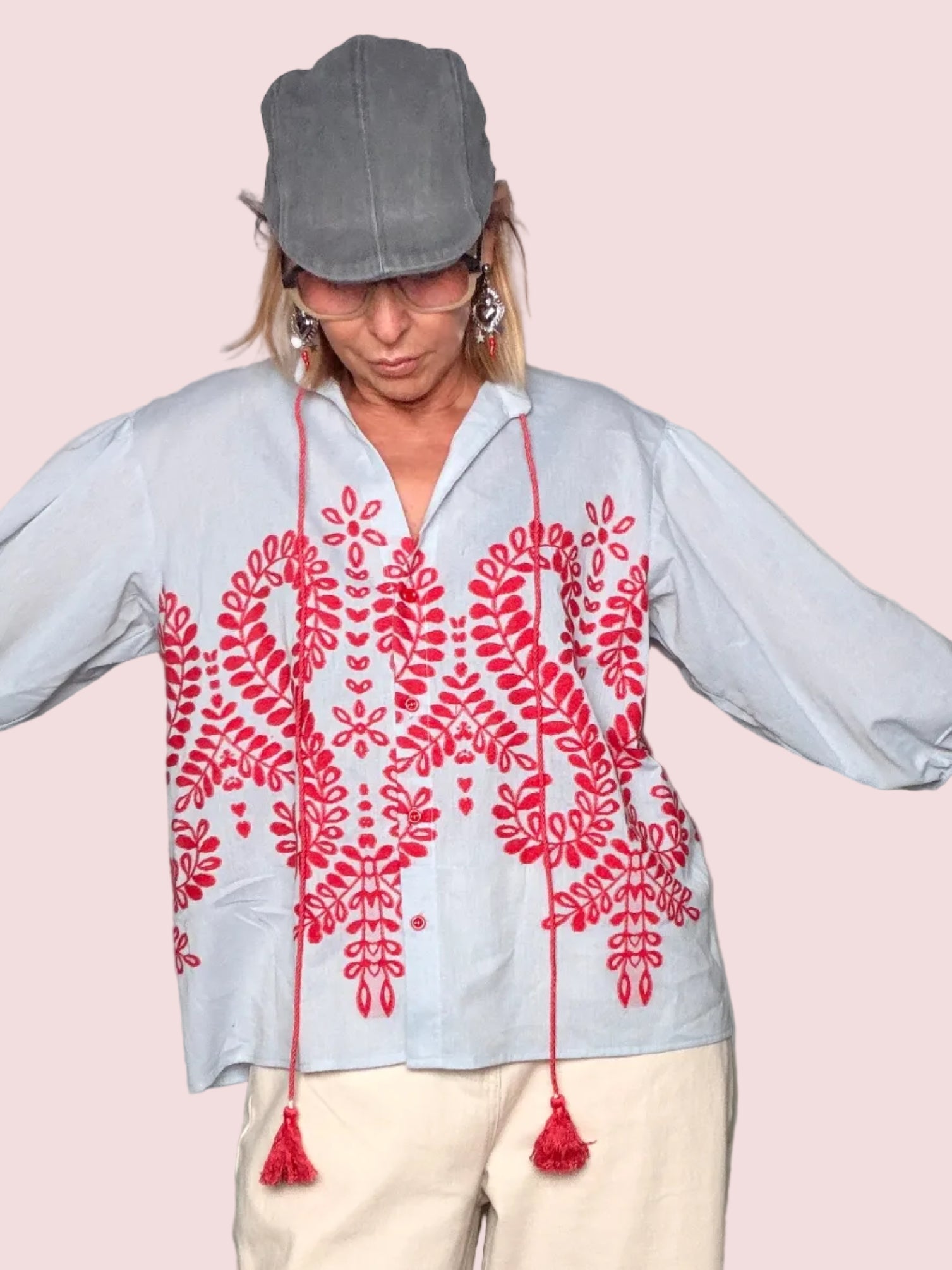 Camicia Oversize Azzurra con Ricamo Botanico Rosso e Nappine