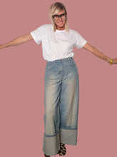 Jeans Wide Leg con Maxi Risvolto “Vintage Cool”