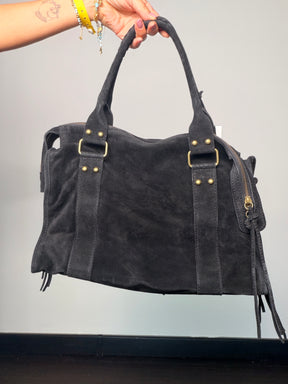Borsa in camoscio con dettagli boho chic