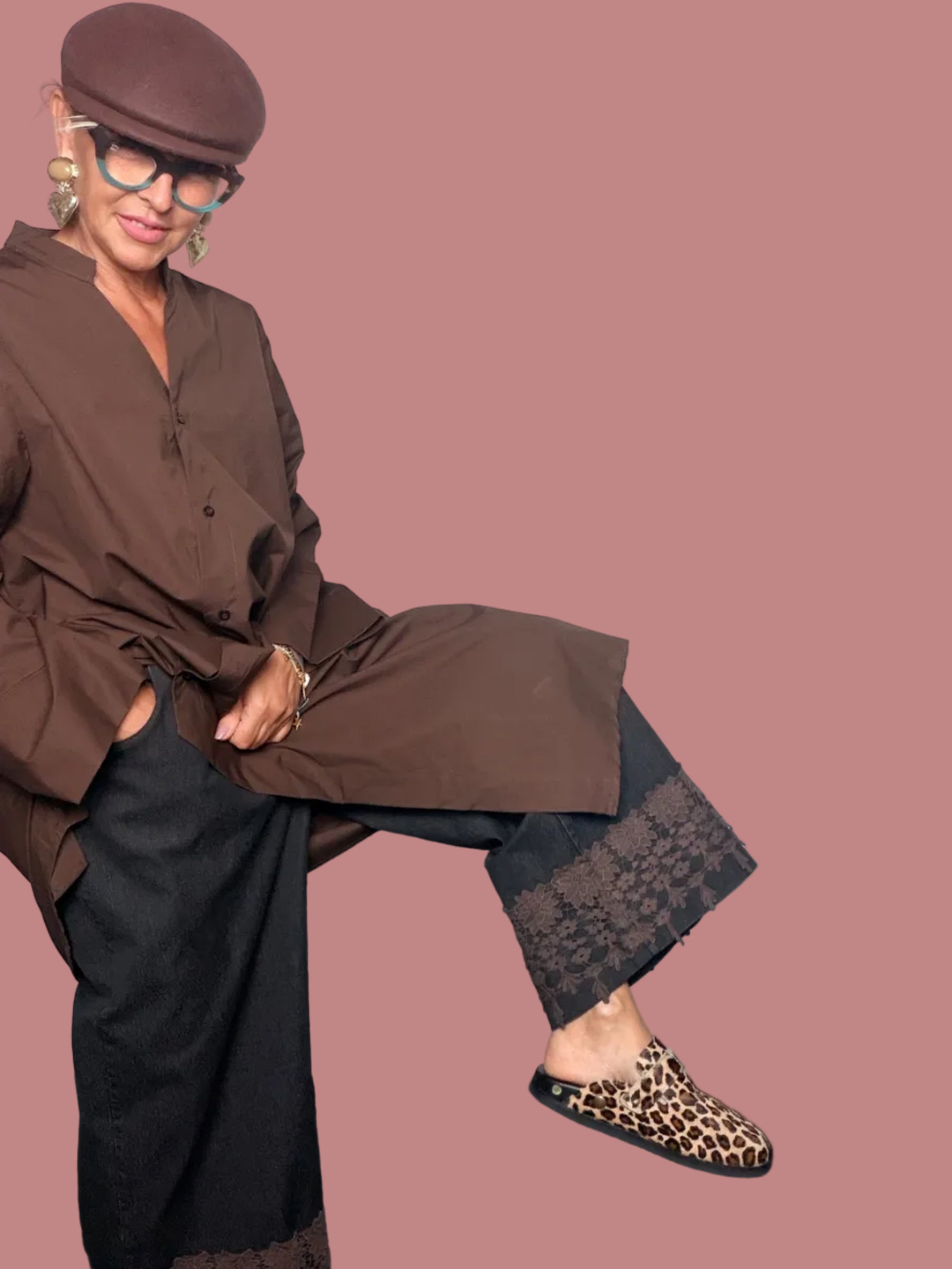 Jeans palazzo con pizzo sul fondo
