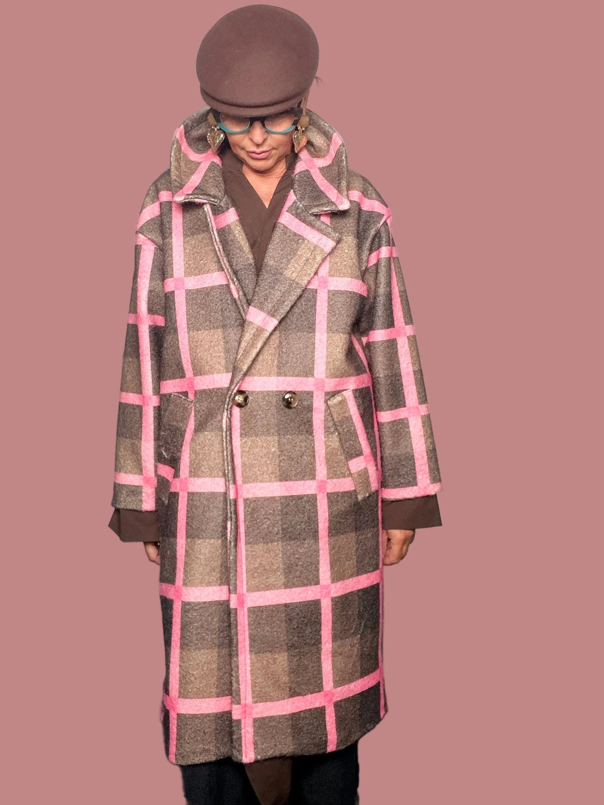 Cappotto lungo check con dettagli rosa