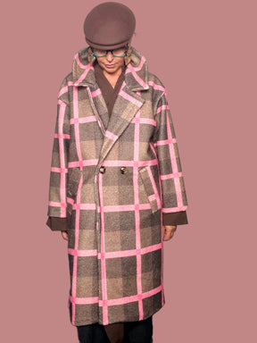 Cappotto lungo check con dettagli rosa
