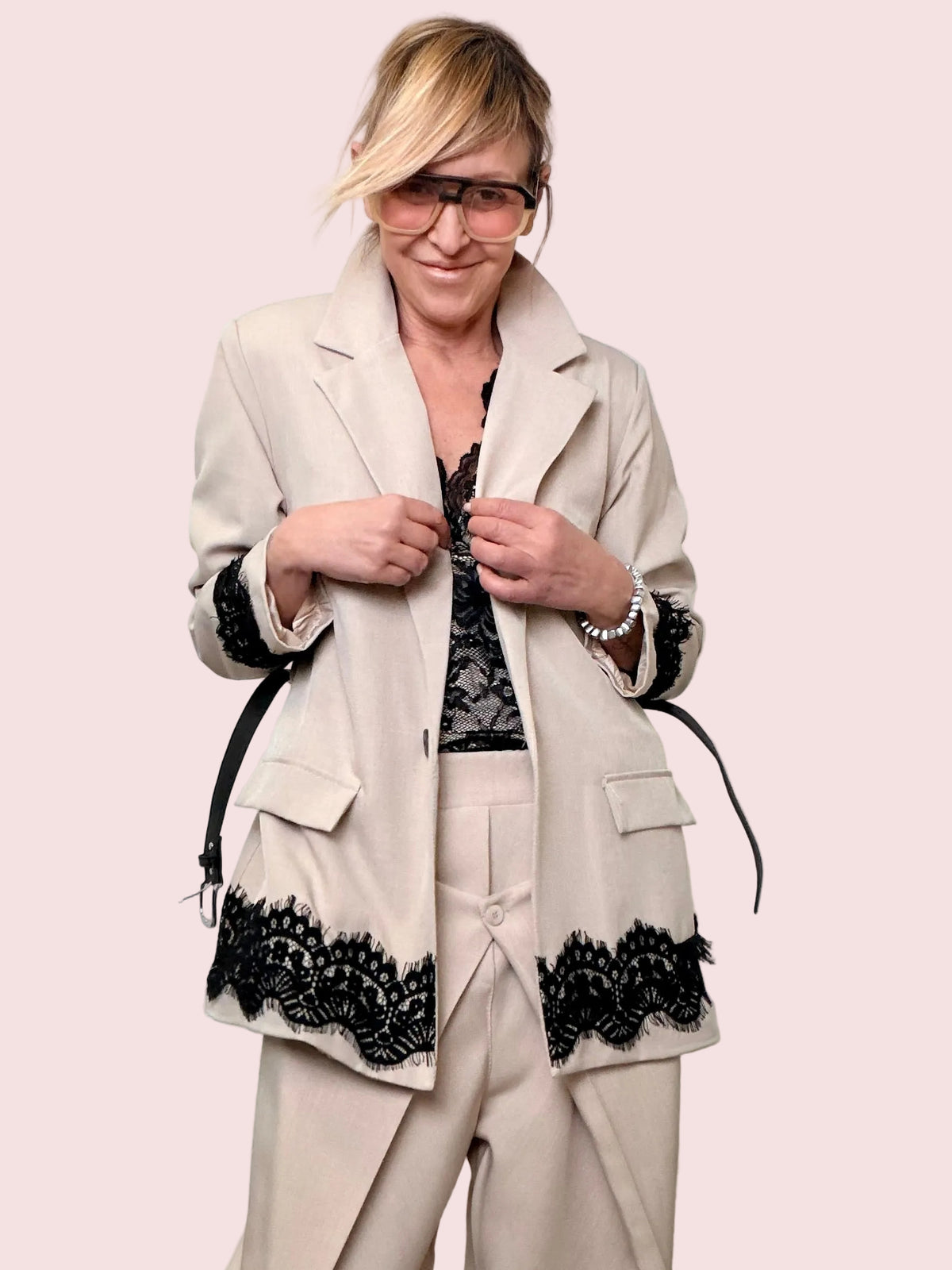 Giacca over con dettagli decorativi