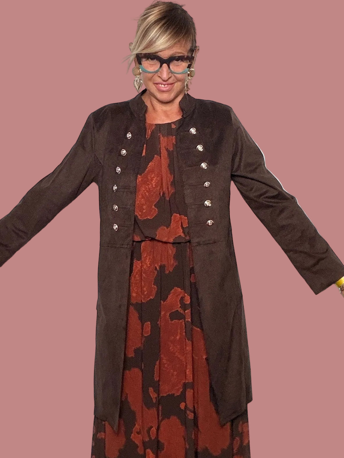 Giacca lunga effetto suede con bottoni gioiello