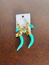Orecchini Pendenti Corno Charm