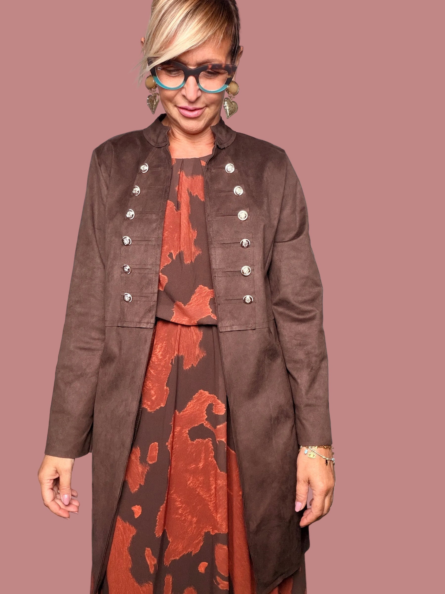 Giacca lunga effetto suede con bottoni gioiello