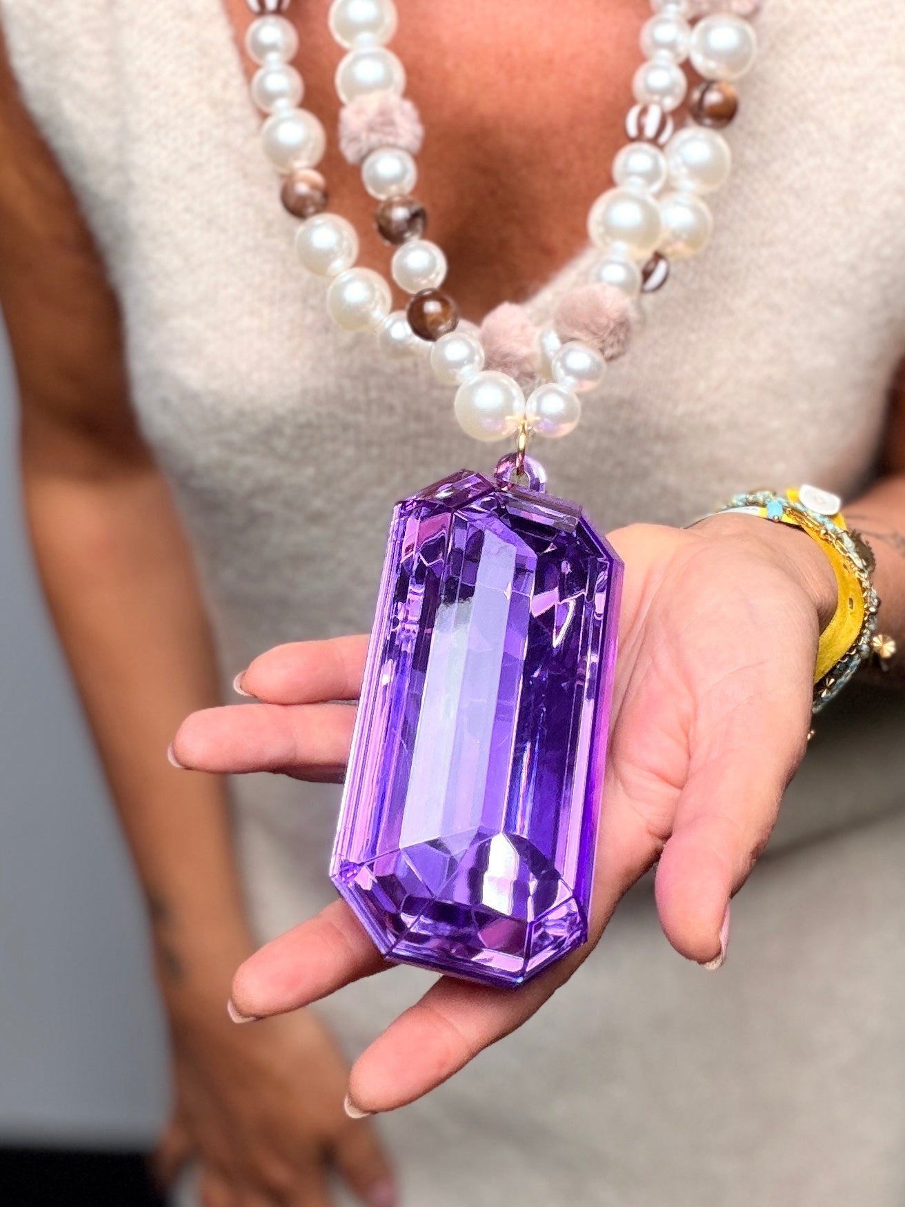 Collana lunga con maxi pendente viola