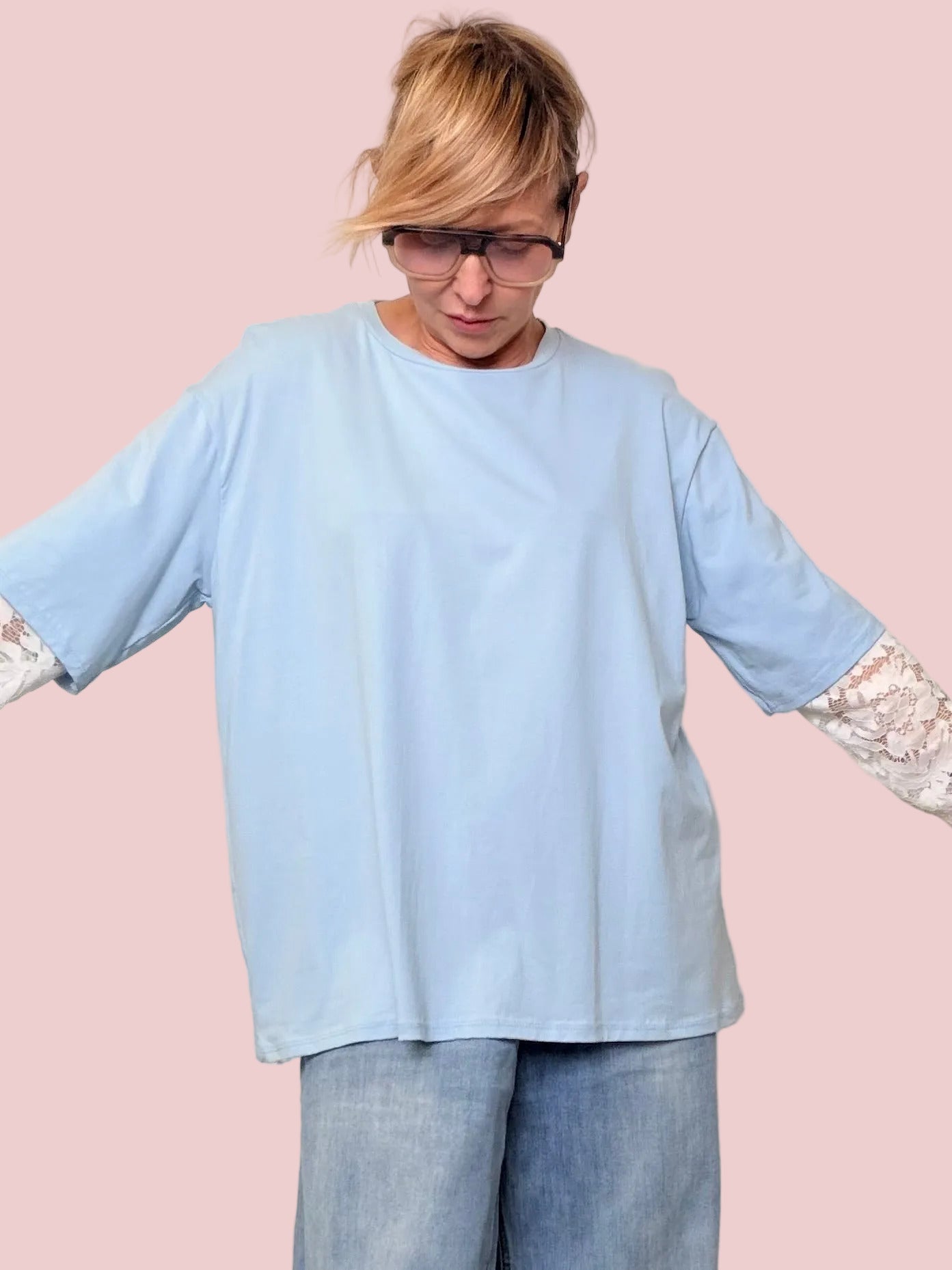 T-shirt Over Lace Mood