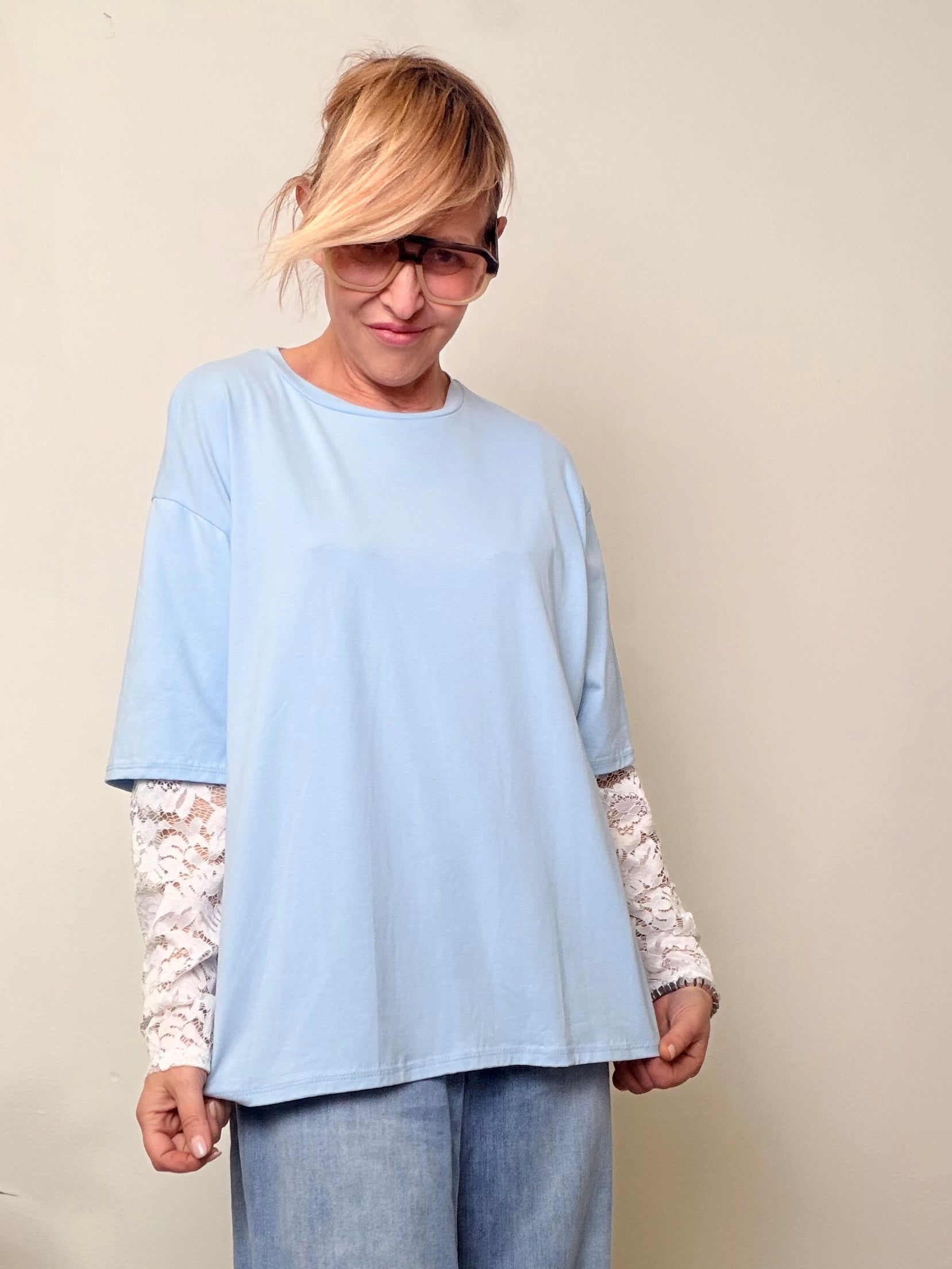 T-shirt Over Lace Mood