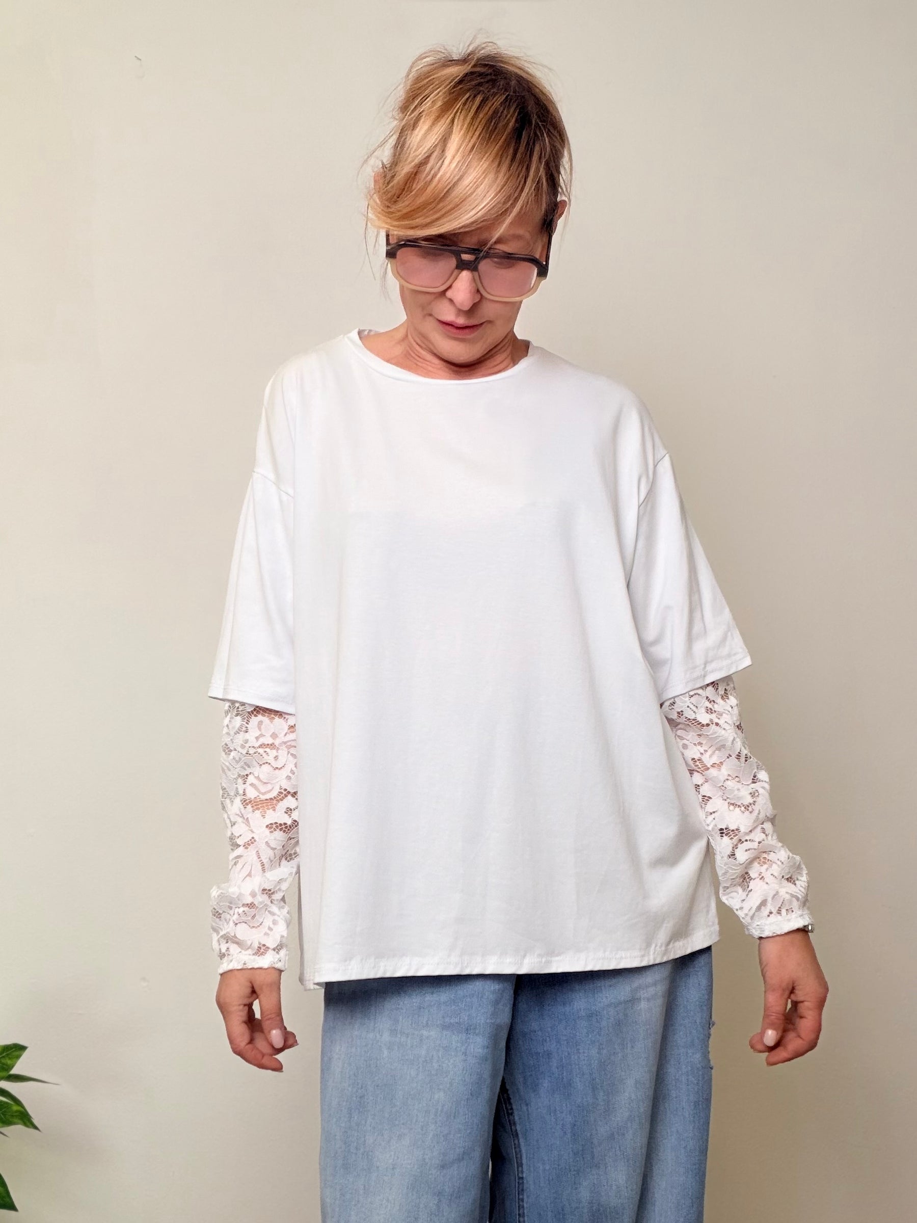 T-shirt Over Lace Mood