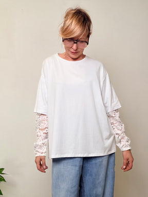 T-shirt Over Lace Mood
