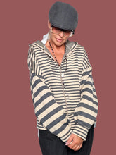 Felpa con cappuccio a righe beige e grigio