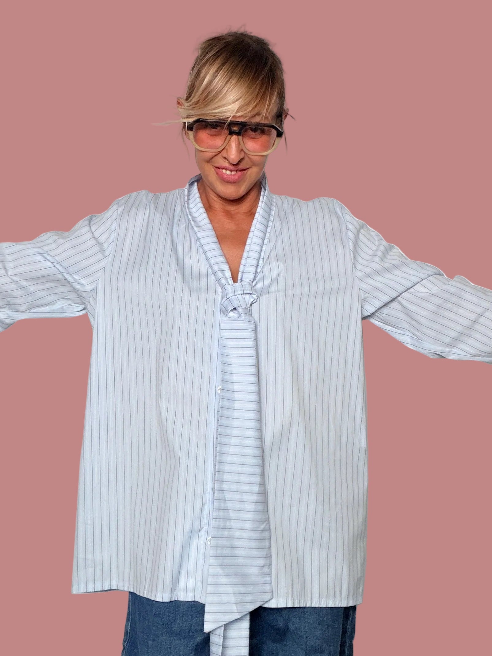 Camicia Déjà Vu a righe bianco e azzurro con fiocco frontale