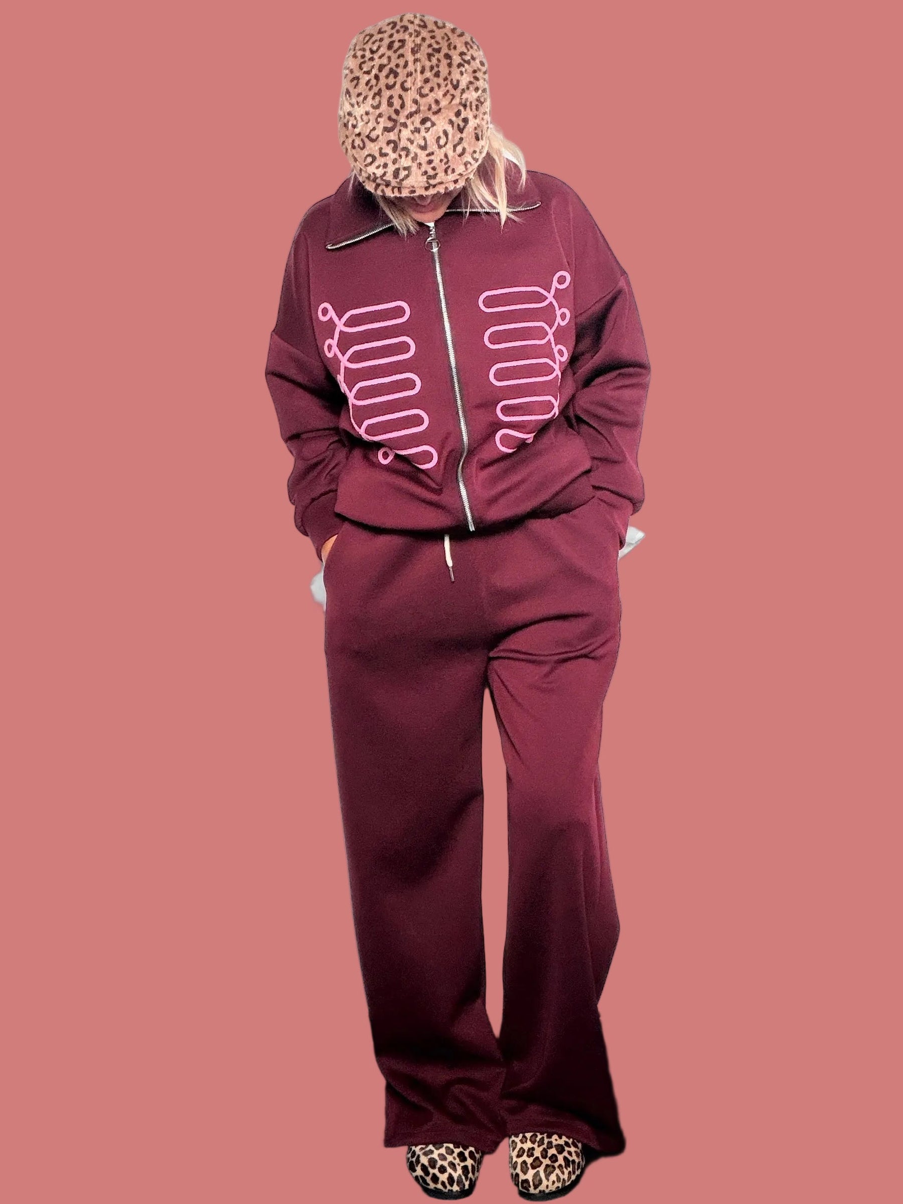Completo donna con giacca decorata e pantalone coordinato