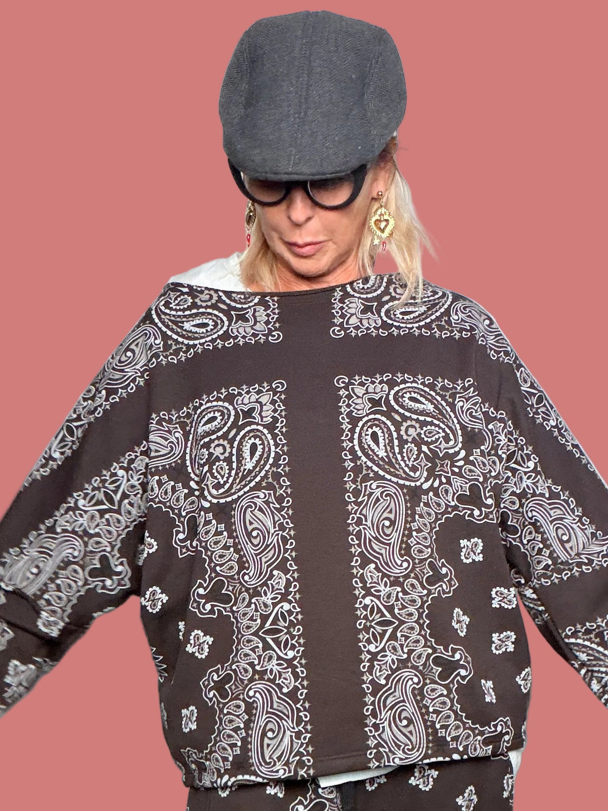Felpa donna morbida in fantasia paisley nera