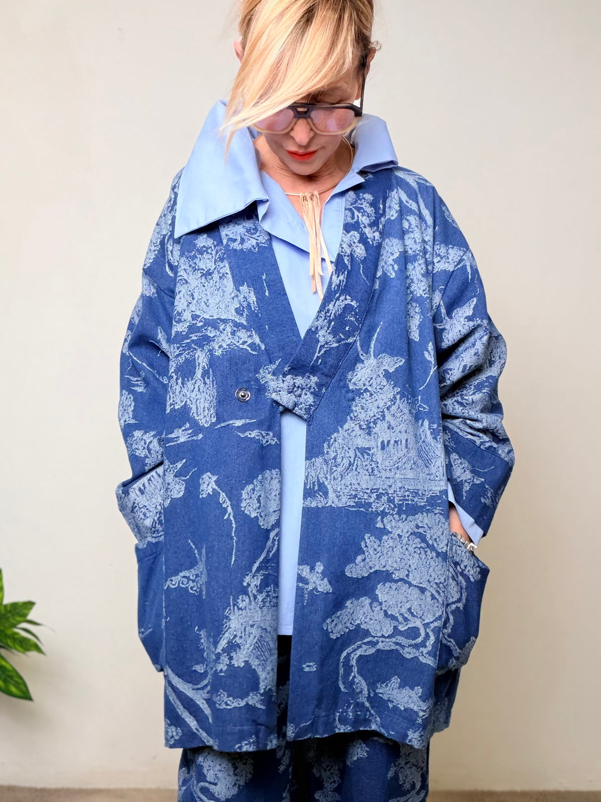 Giacca jeans over stampata – carattere libero