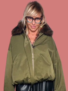 Bomber verde oliva con bordo effetto pelliccia Deja Vu
