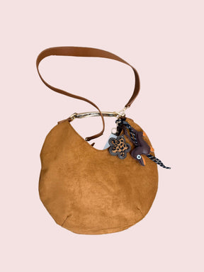 BORSA A SPALLA CON CHARMS