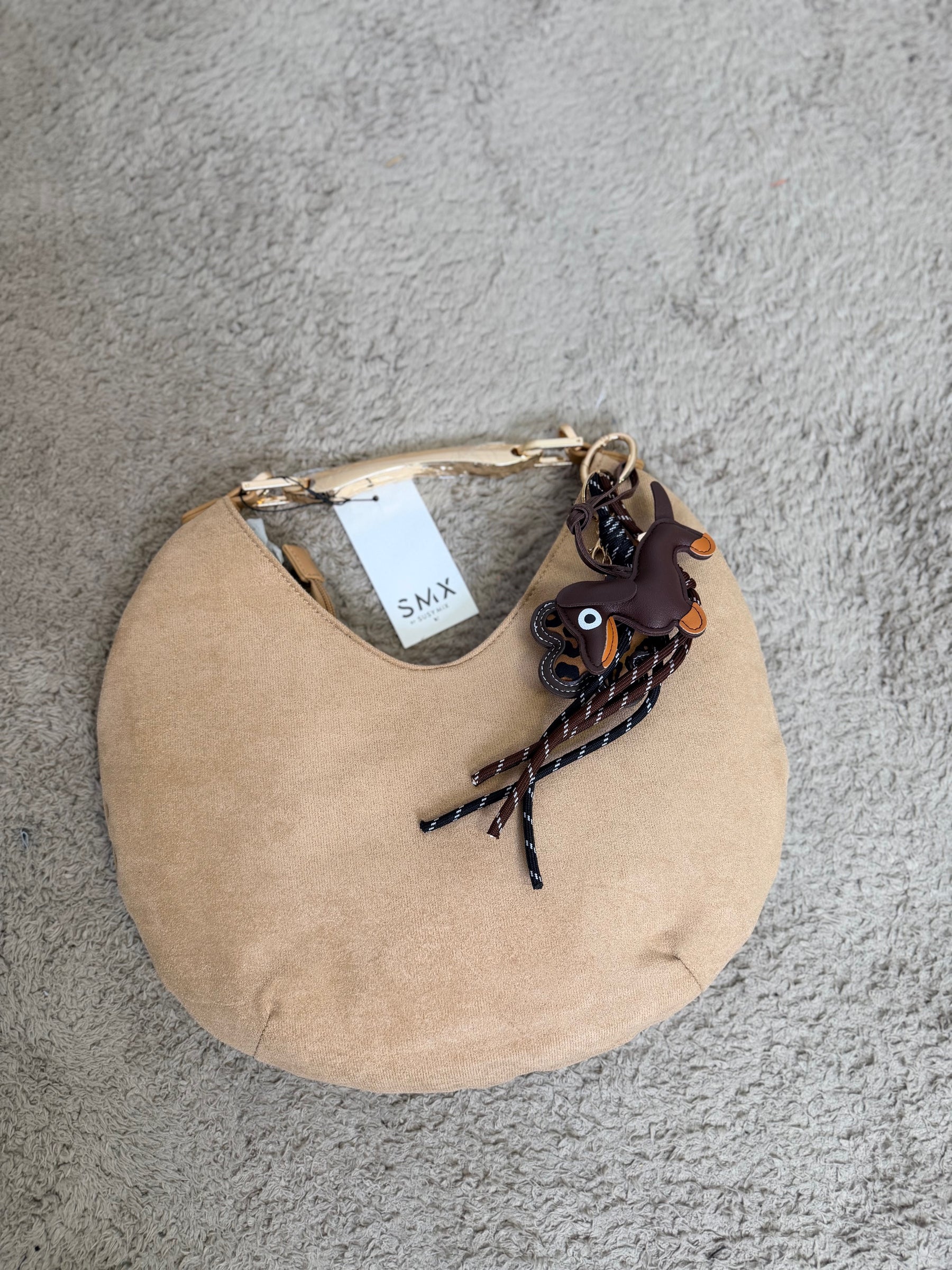 BORSA A SPALLA CON CHARMS