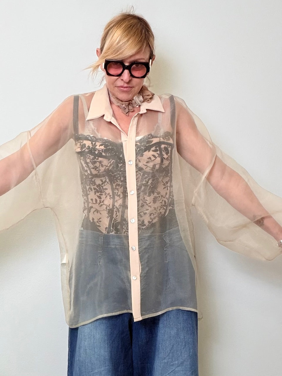 CAMICIA IN ORGANZA CON COLLANA FIORE