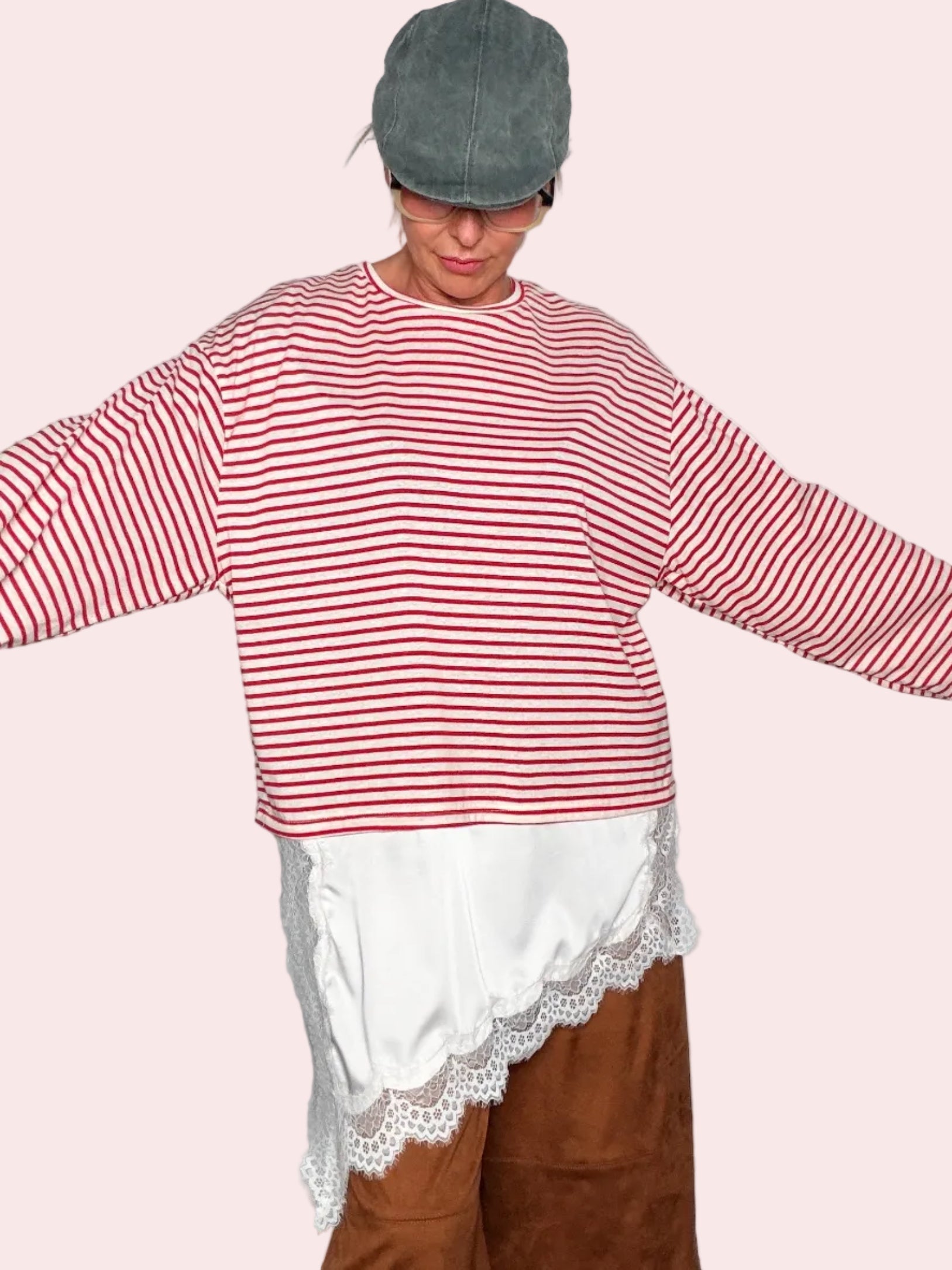 T-Shirt a Righe Over con Balza in Raso e Pizzo
