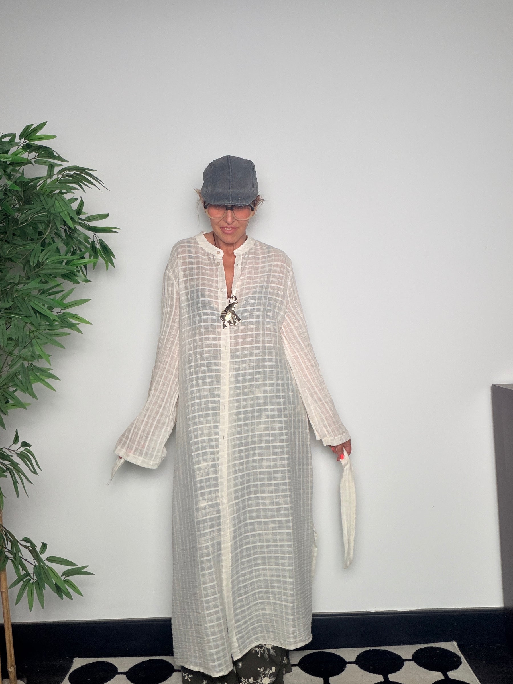 Chemisier Maxi in Tessuto Quadrettato con Inserto in Pizzo